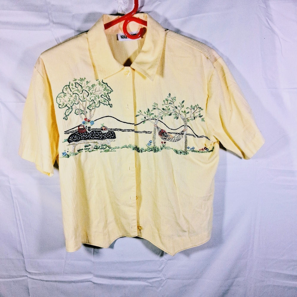 Women's Embroidered Nina St. Clair Yellow S-M Button Down Short Sleeve Shirt